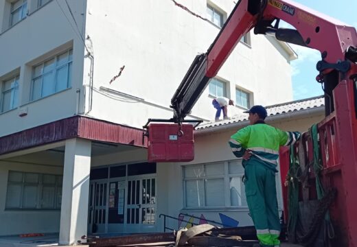 O Concello de Cariño inicia as obras de mantemento no CEIP Manuel Fraga Iribarne